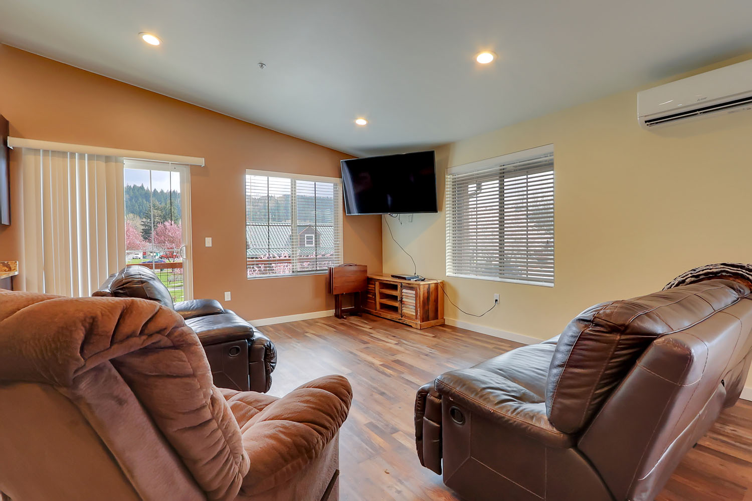 120 Corrin Ave NW