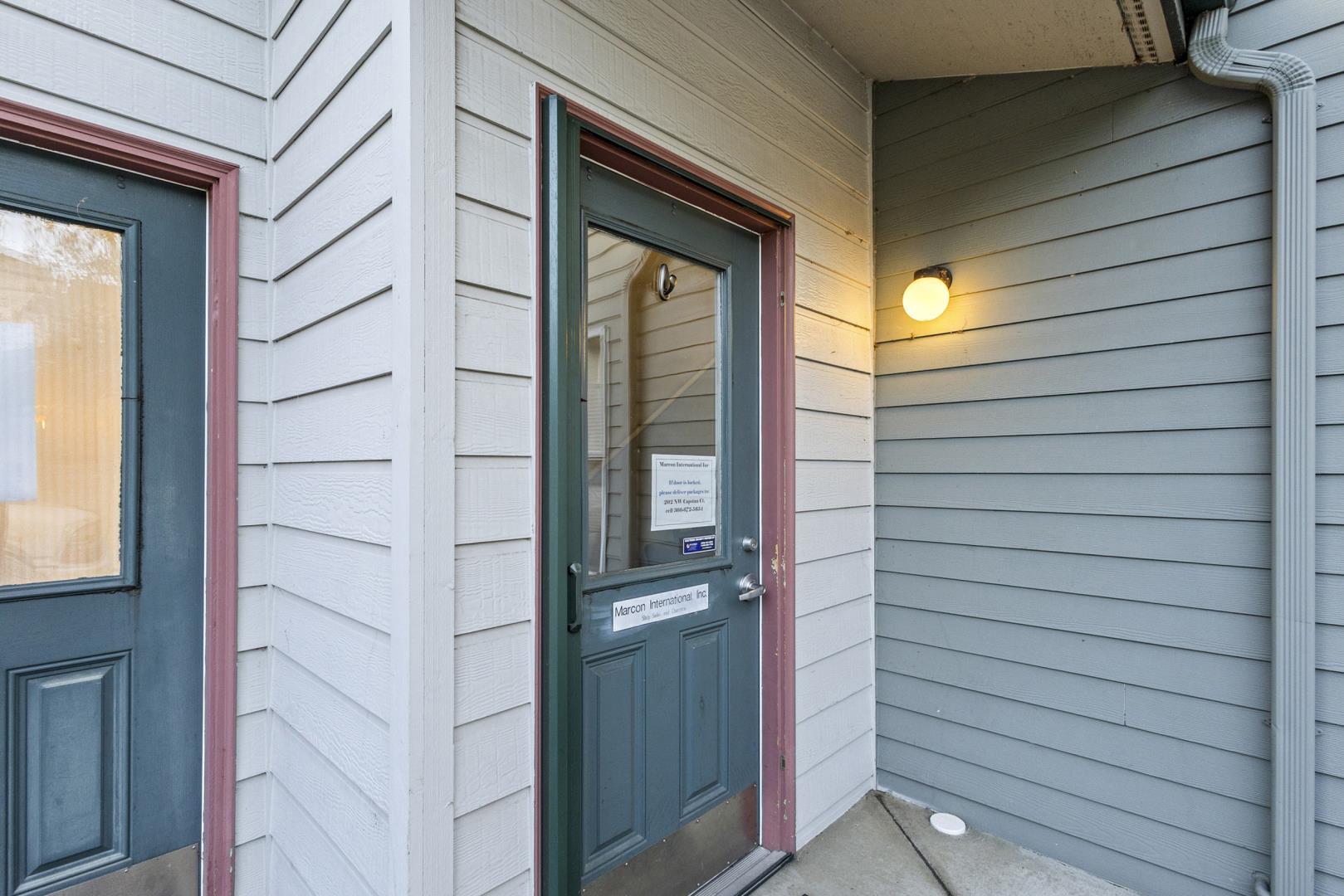 9 NW Front St