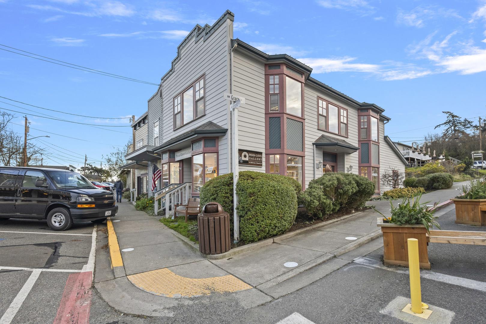 9 NW Front St
