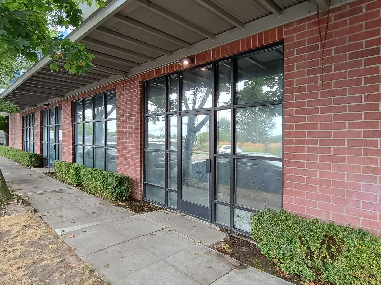 500 Elliott Ave W CU