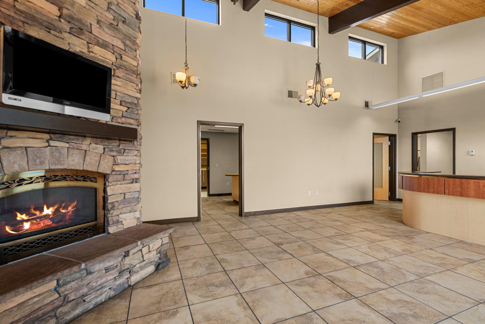 10 N Chelan Ave