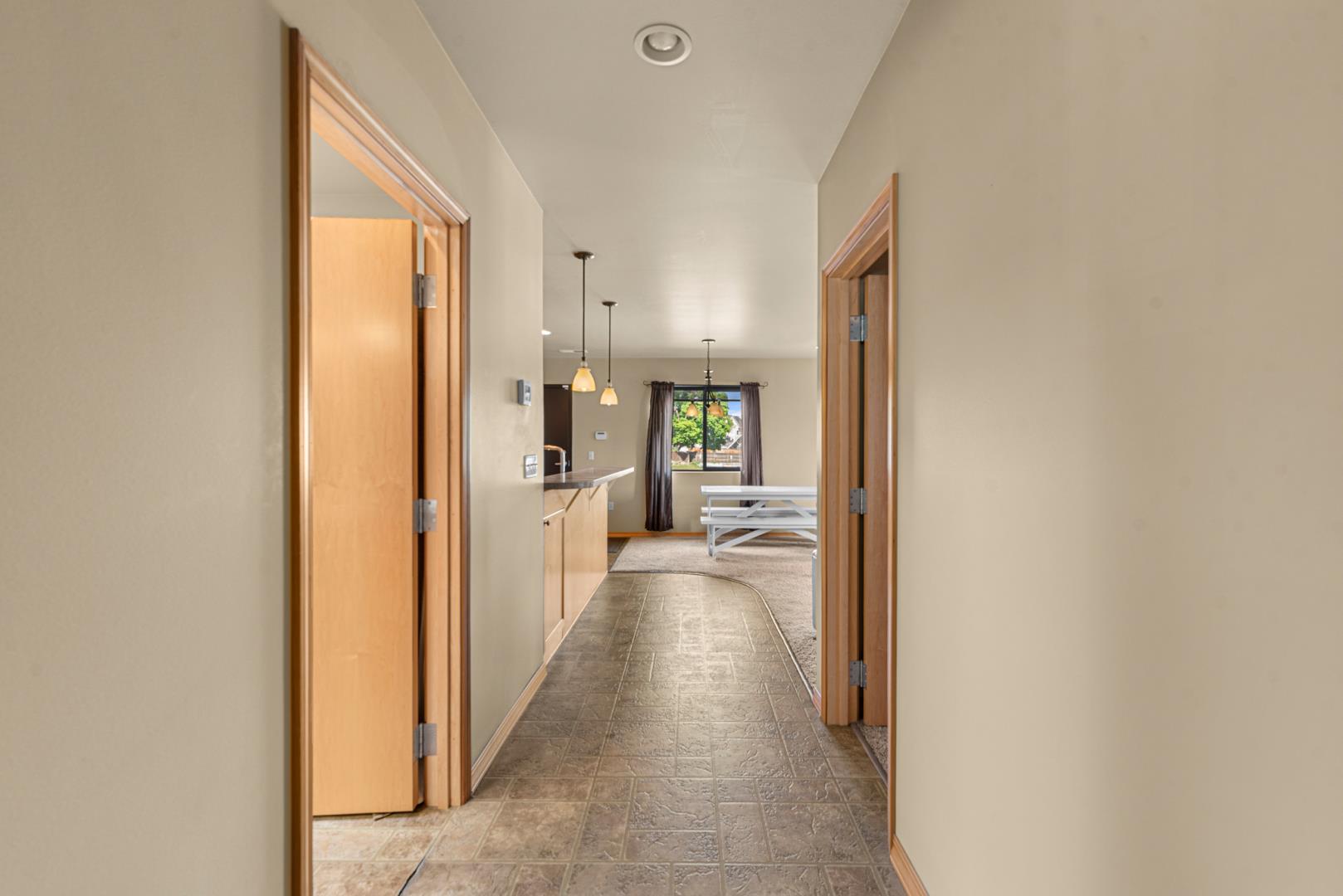 10 N Chelan Ave