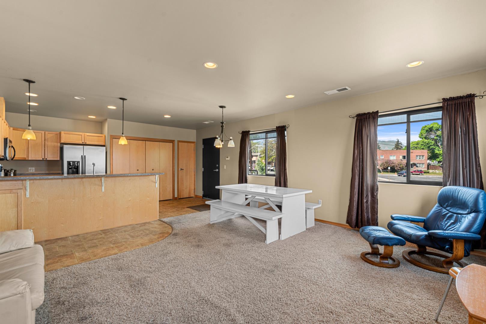 10 N Chelan Ave