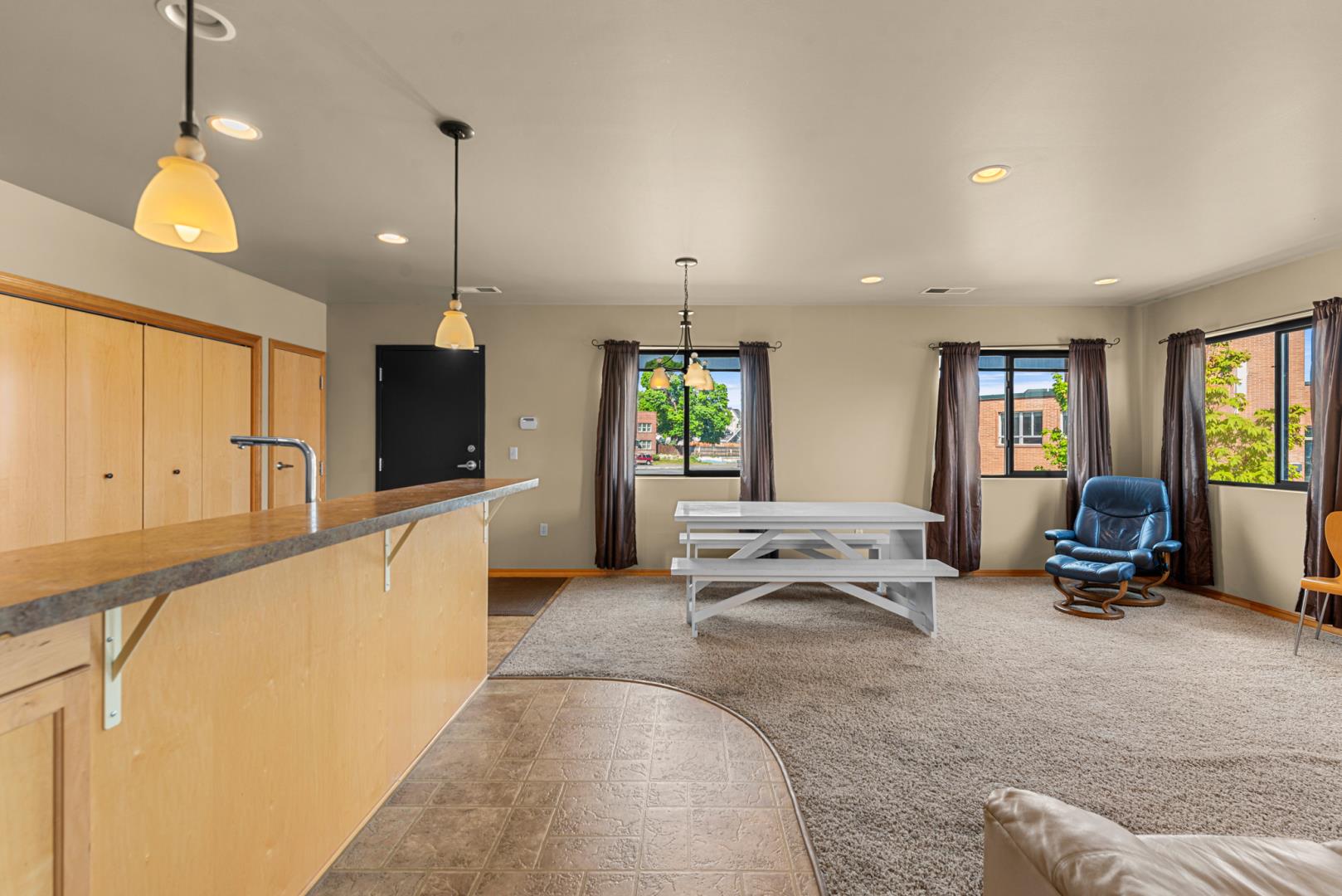 10 N Chelan Ave