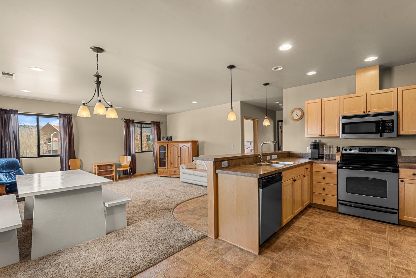 10 N Chelan Ave