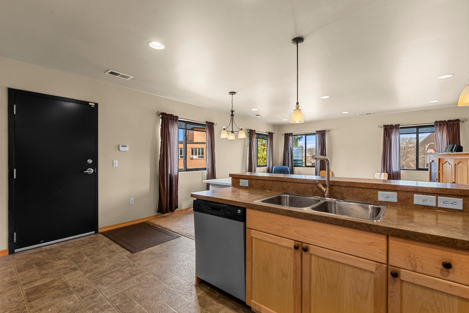 10 N Chelan Ave