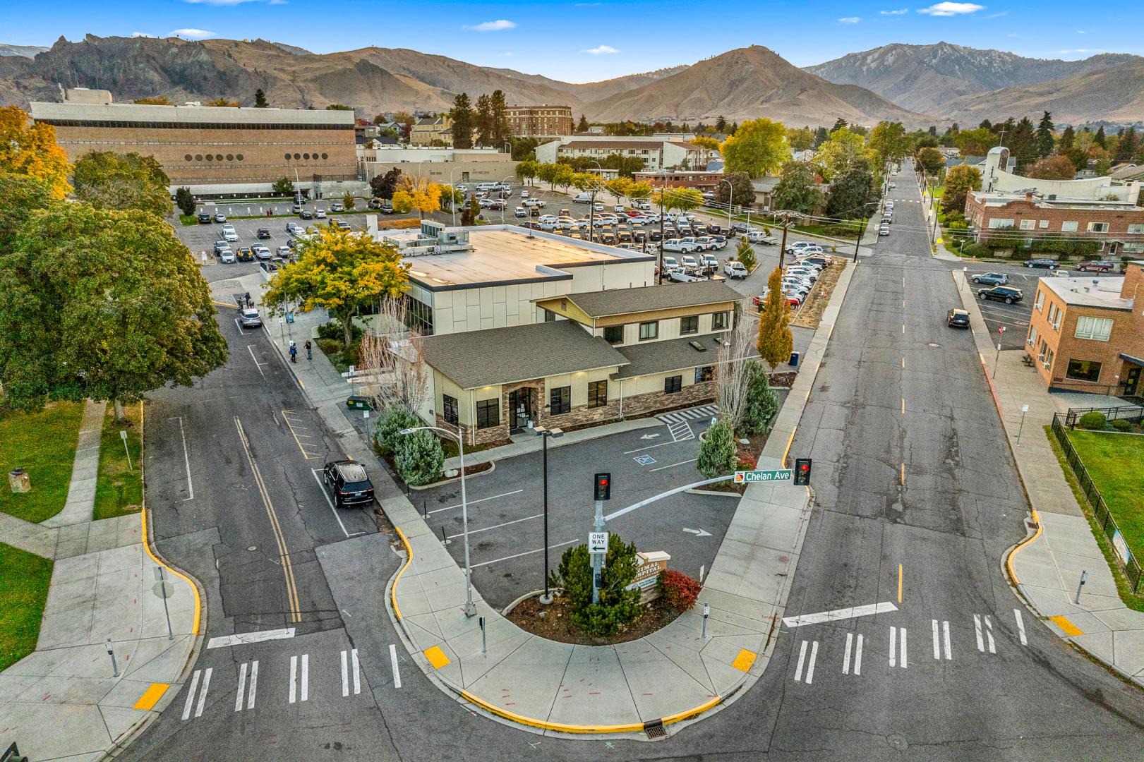 10 N Chelan Ave