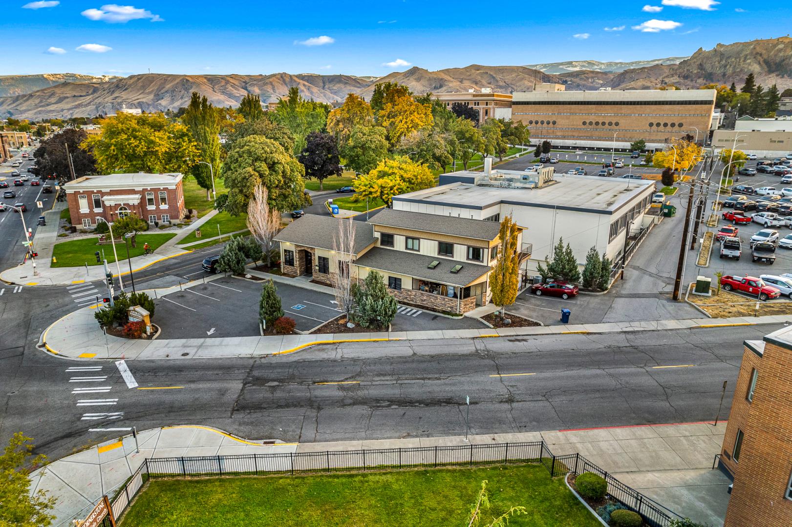 10 N Chelan Ave