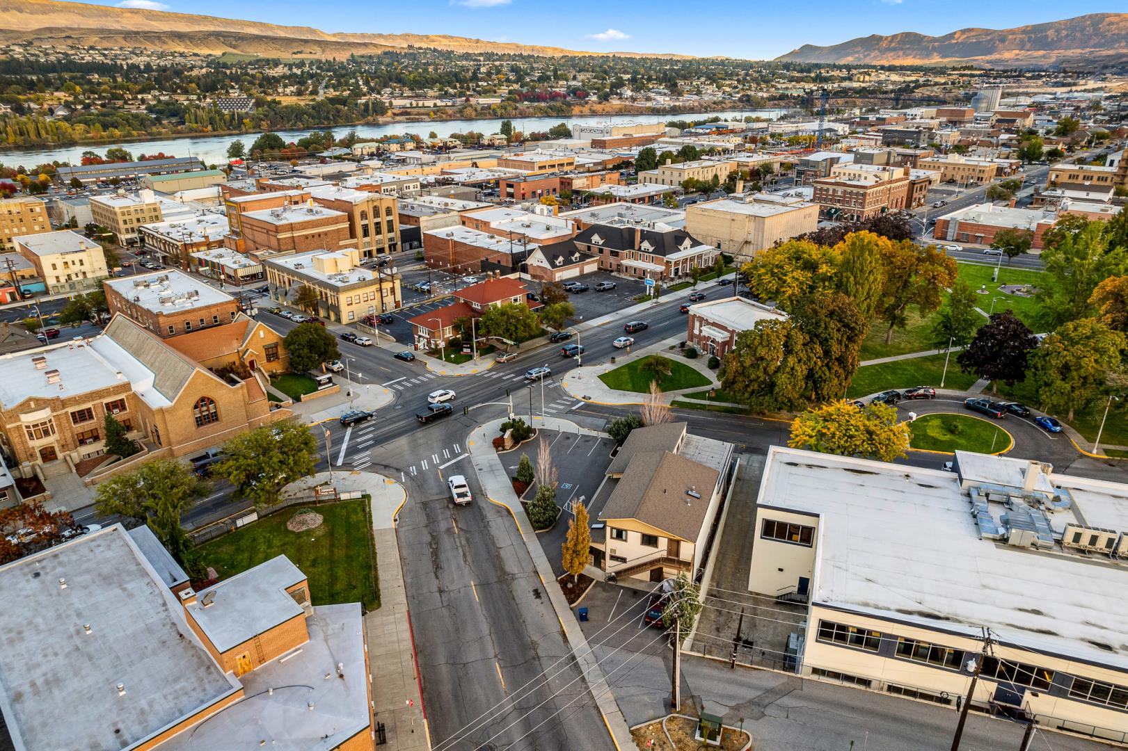 10 N Chelan Ave