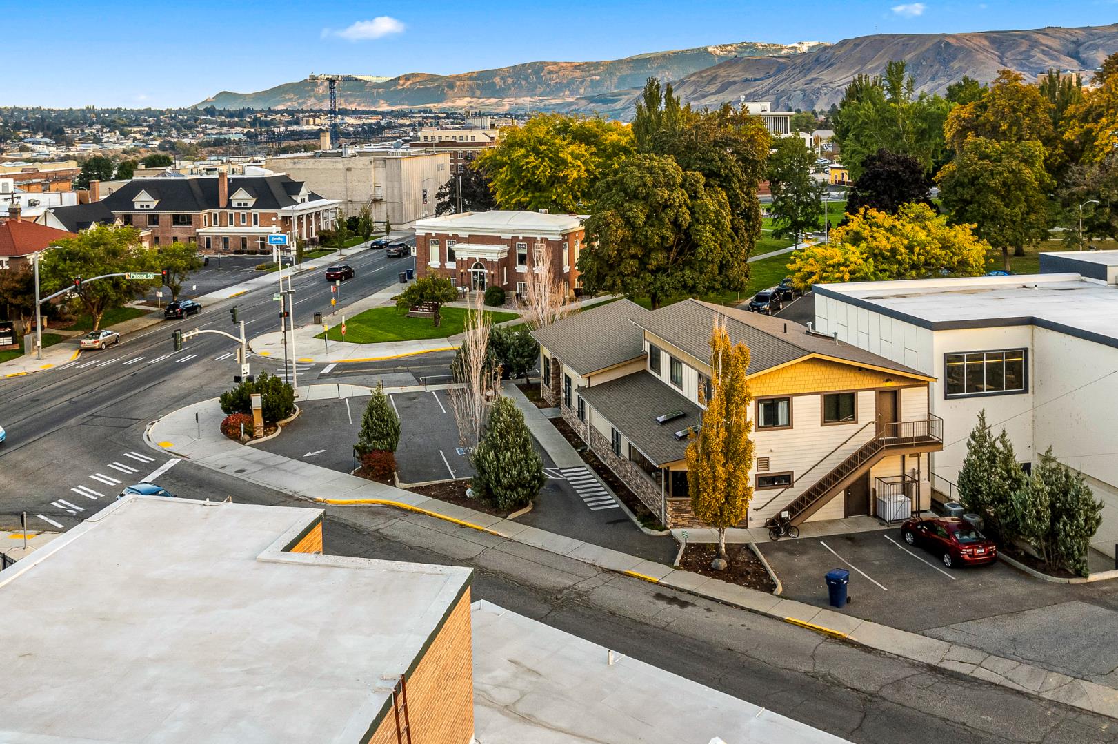 10 N Chelan Ave