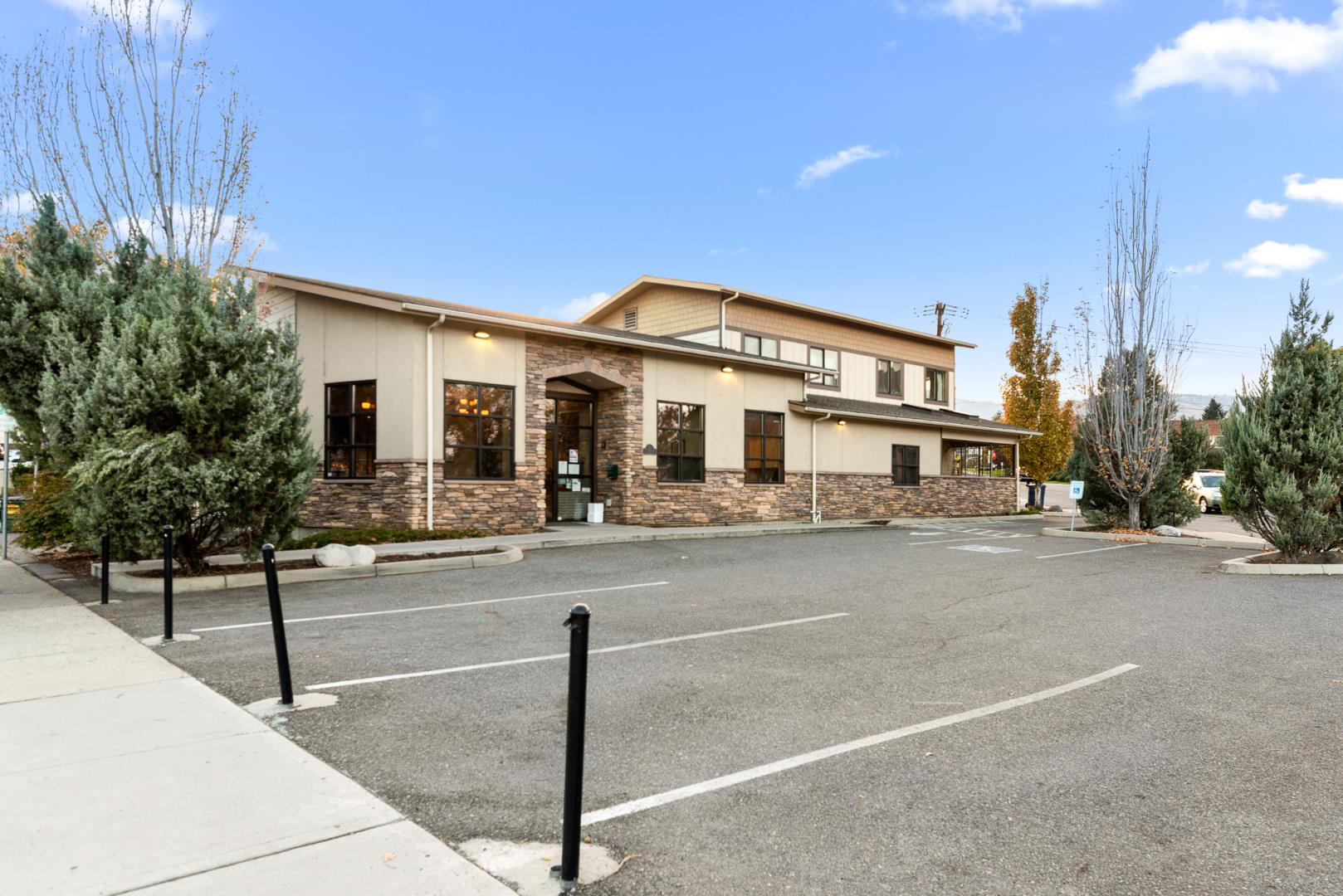 10 N Chelan Ave