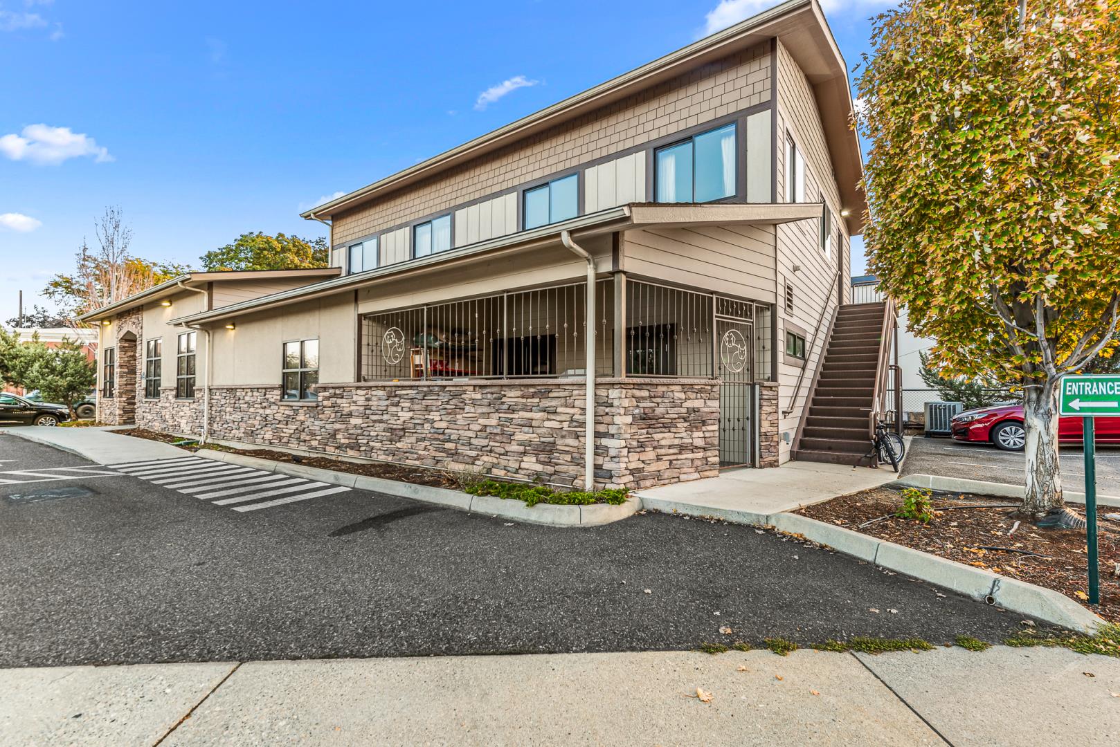 10 N Chelan Ave