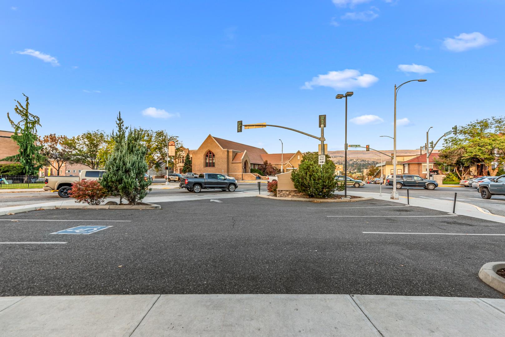 10 N Chelan Ave