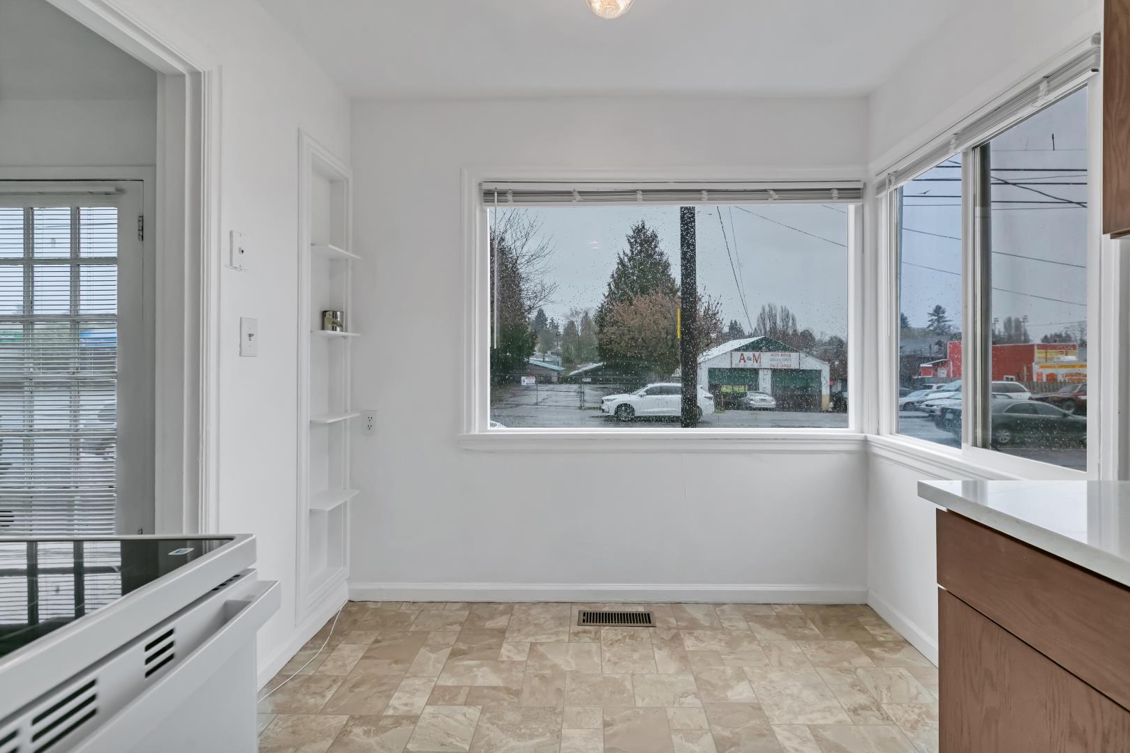 10041 15th Ave SW