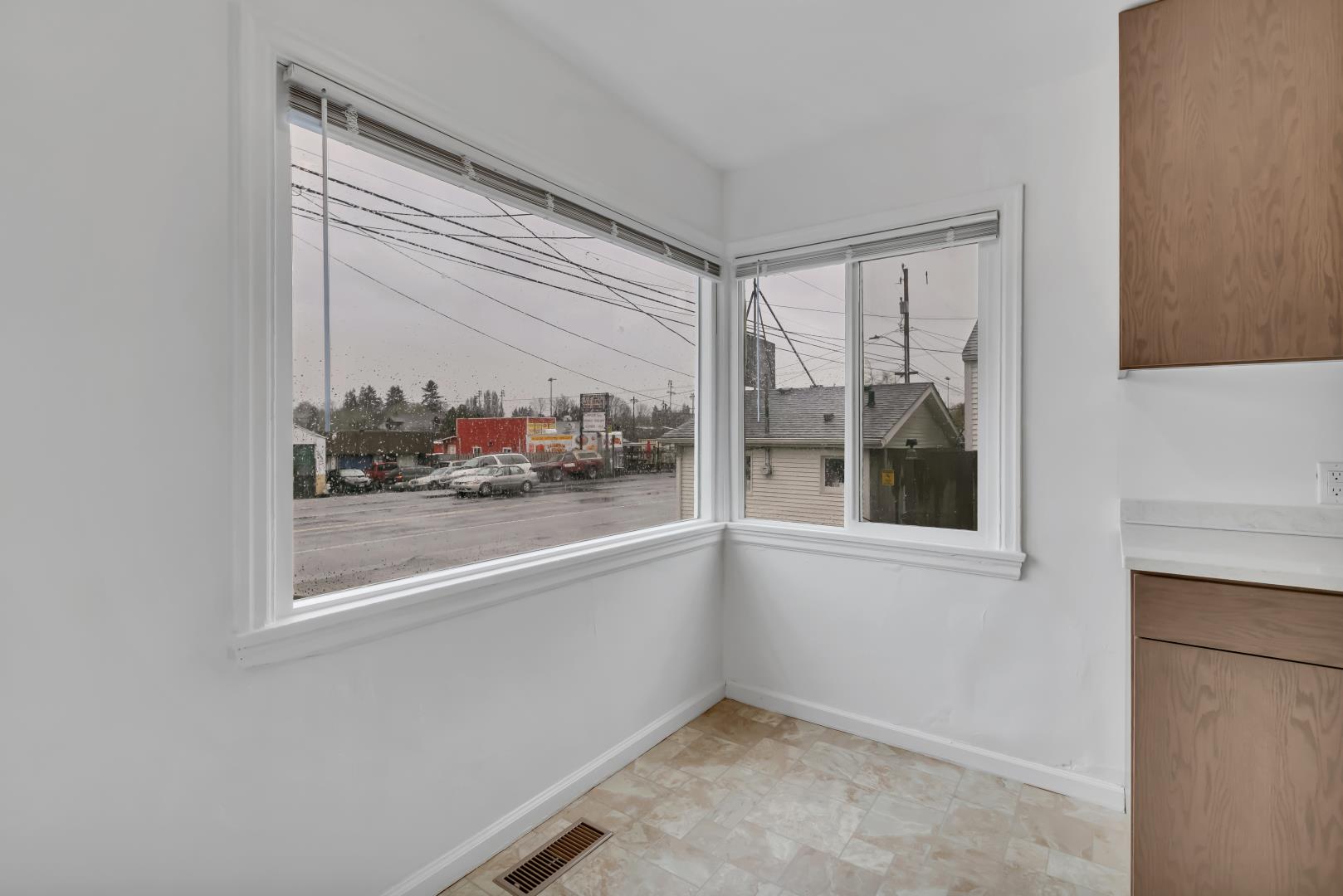 10041 15th Ave SW